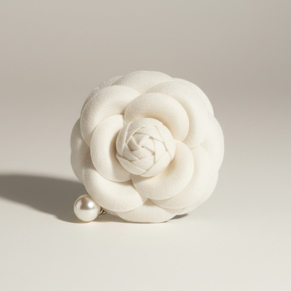 Elegant White Rose Brooch with Single Pearl Accent – Brand New